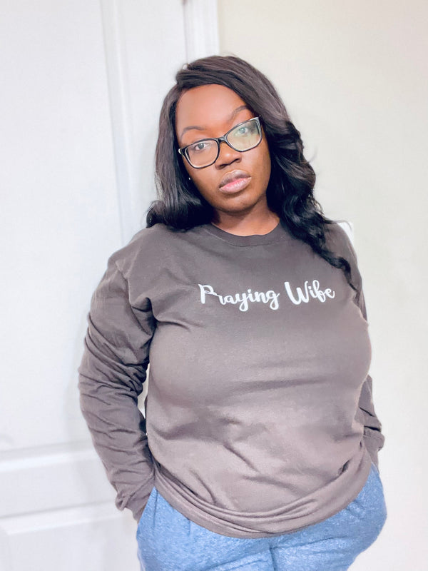 PRAYING WIFE TEE